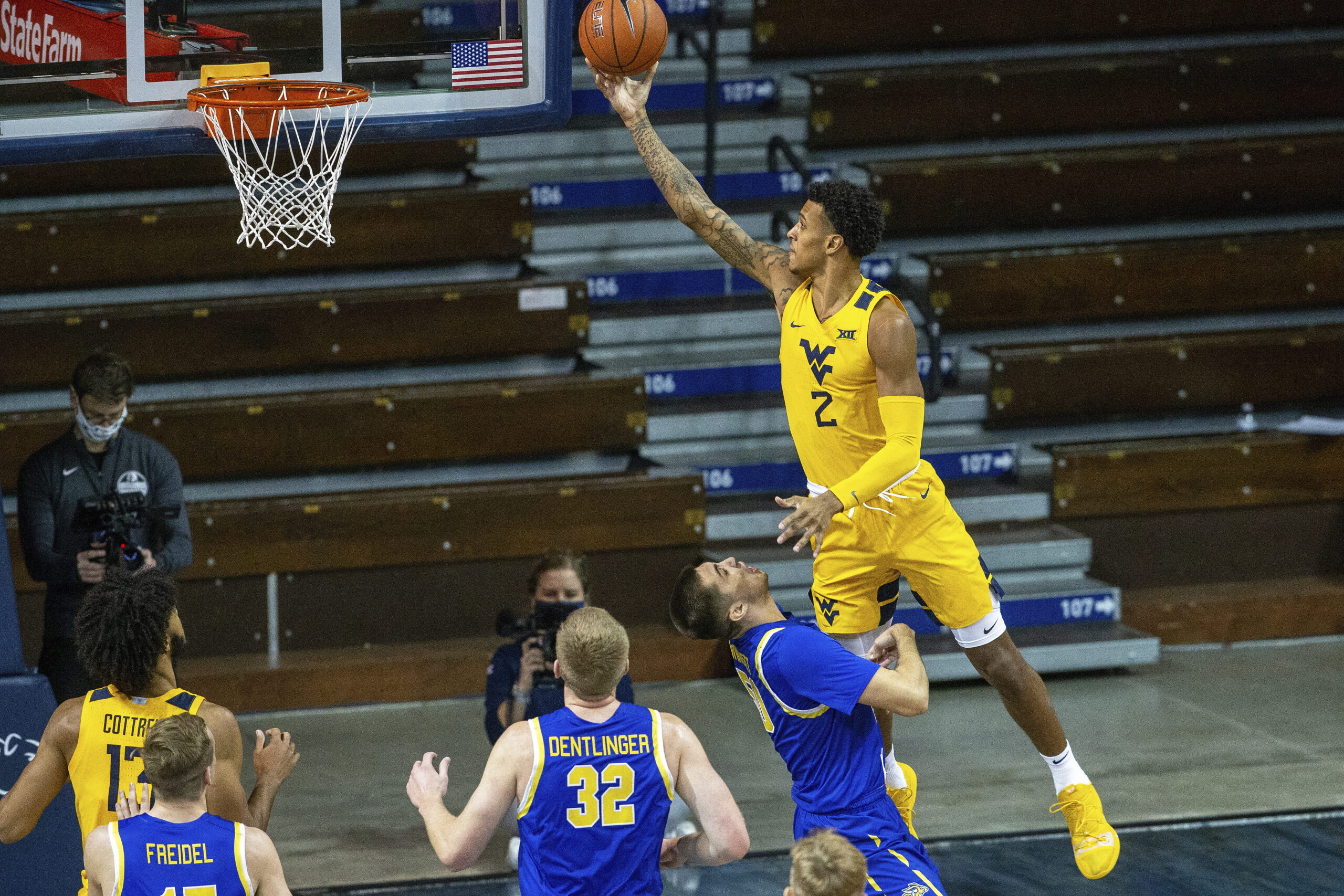 HOOPS BLOG: No. 15 West Virginia moves on to the semifinal round of the Crossover Classic